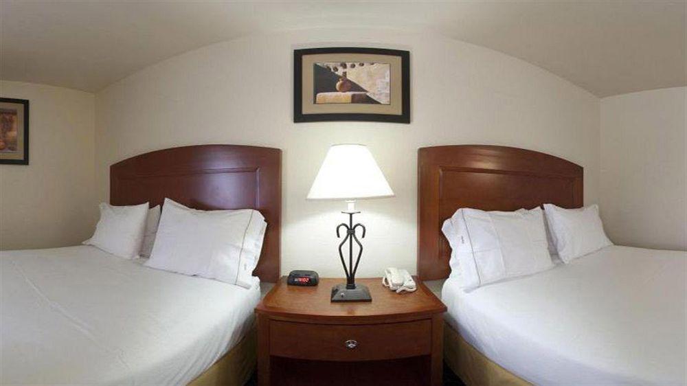 Holiday Inn Express Tucson-Airport By Ihg Exterior photo