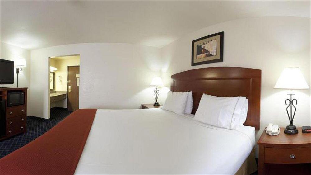 Holiday Inn Express Tucson-Airport By Ihg Exterior photo