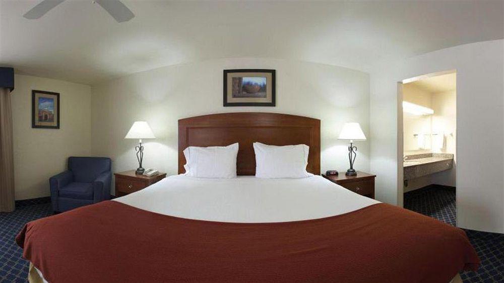 Holiday Inn Express Tucson-Airport By Ihg Exterior photo
