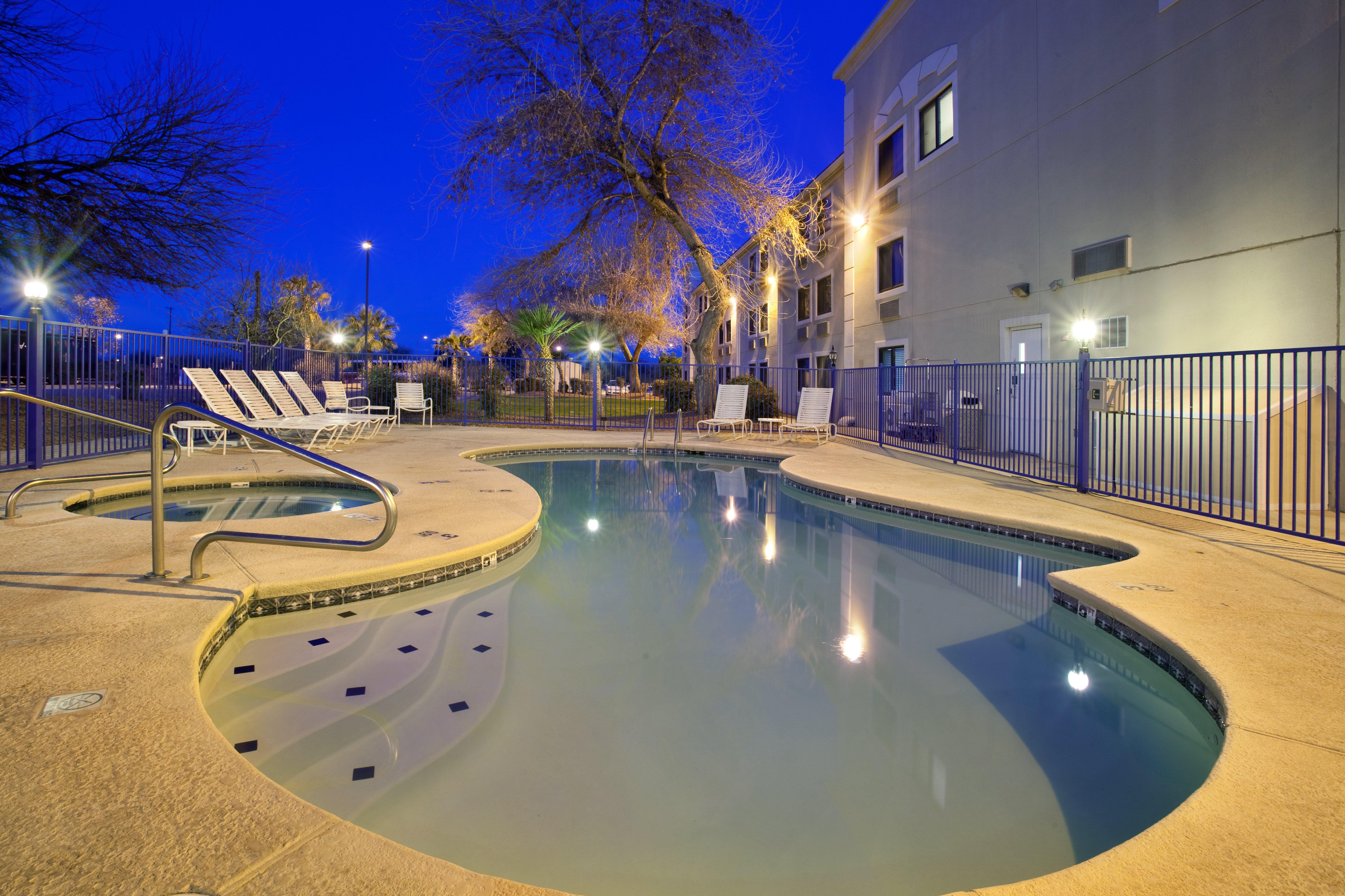 Holiday Inn Express Tucson-Airport By Ihg Exterior photo