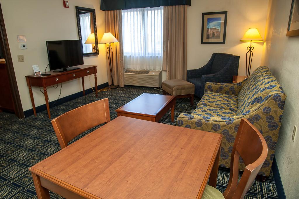 Holiday Inn Express Tucson-Airport By Ihg Exterior photo