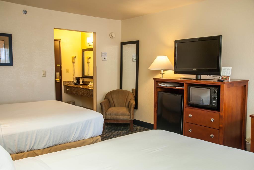 Holiday Inn Express Tucson-Airport By Ihg Exterior photo